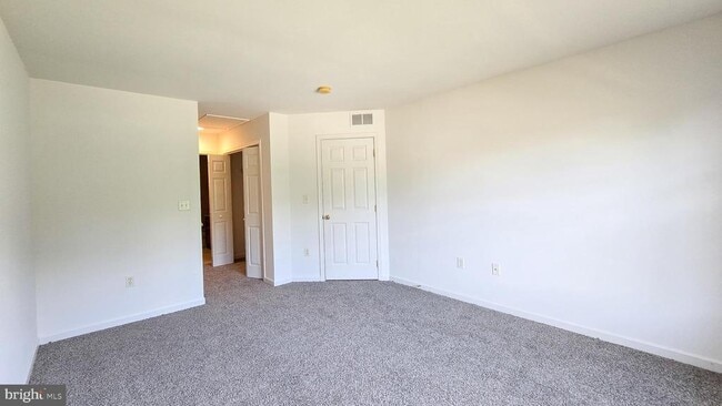 Building Photo - 1227 Cross Creek Dr