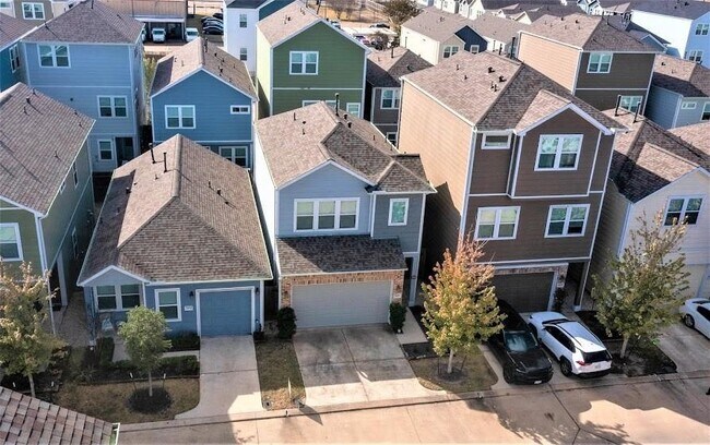 Building Photo - 5430 Camaguey St