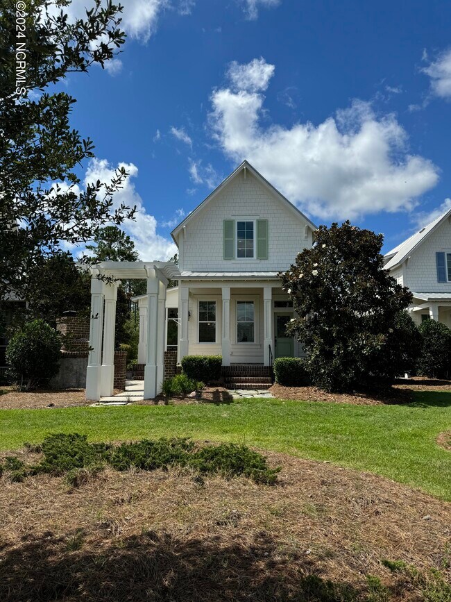 Primary Photo - 819 Meadowsweet Ln