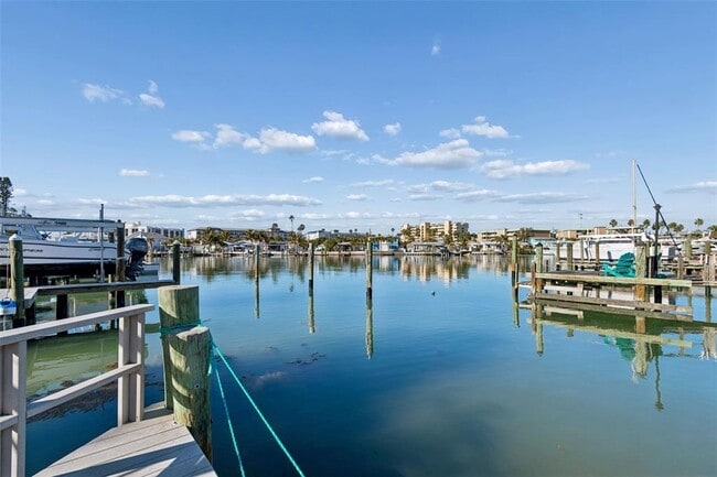Building Photo - 14919 N Bayshore Dr