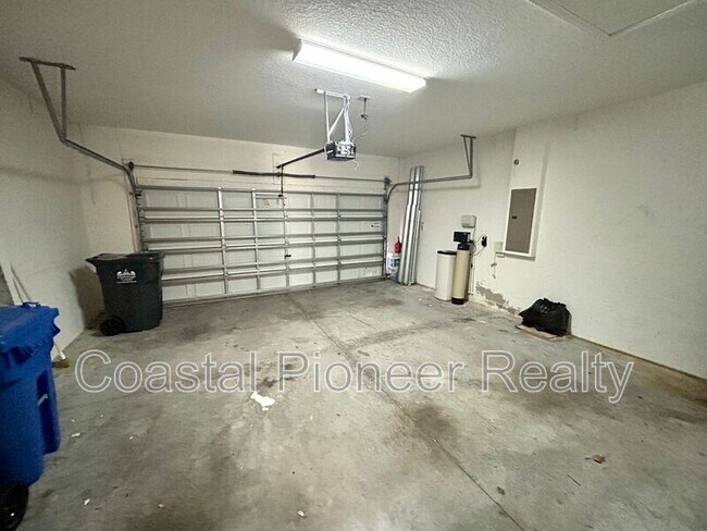Building Photo - 2123 Roanoke Springs Dr