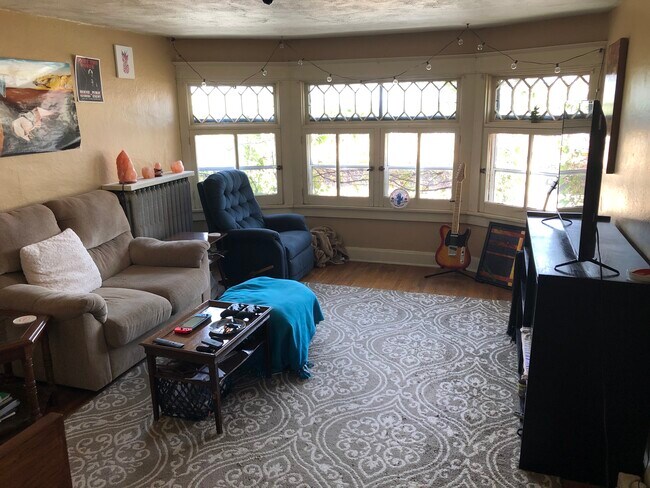 Building Photo - 505 S 4th St