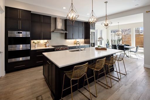 Building Photo - 6 Bedroom 5.5 Bathroom Single Family Home ...
