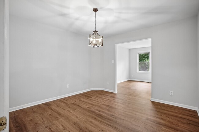Building Photo - 5128 Cliffhaven Dr