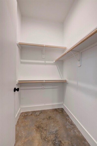 Building Photo - 1717 Airline Dr