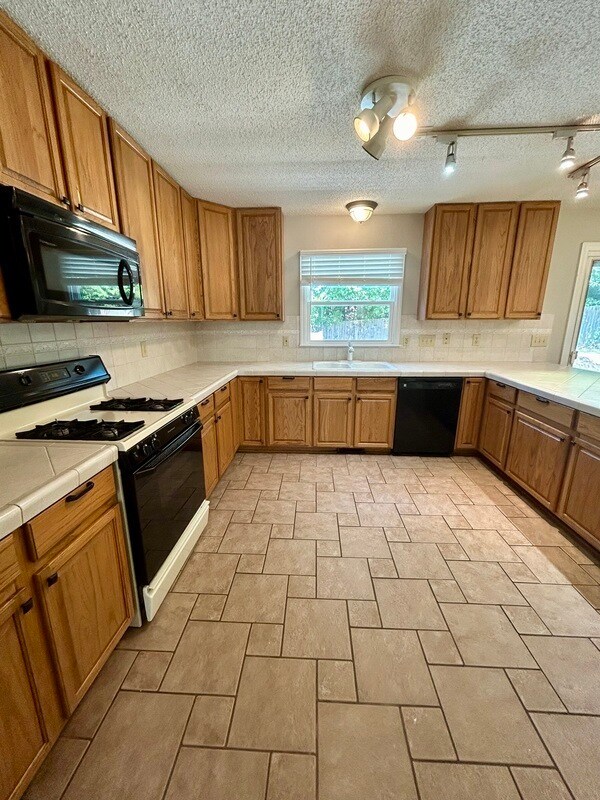 Building Photo - 2132 Brandywine Dr