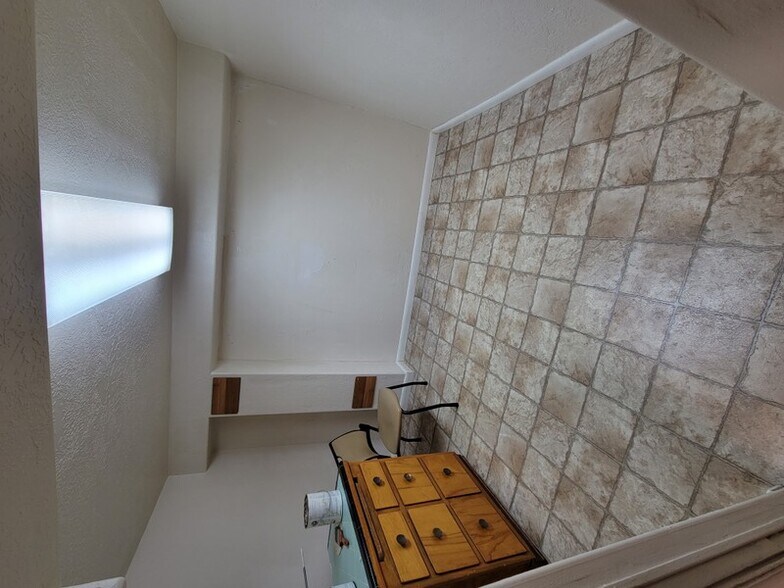 Building Photo - 395 N 600 E