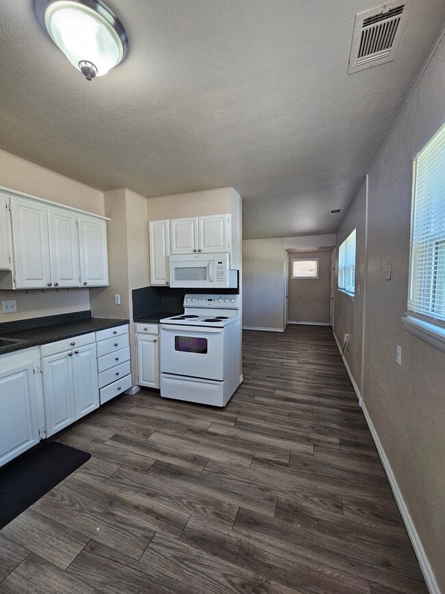 Building Photo - (3) Bed/(1) Bath Core Norman Rental Avail ...