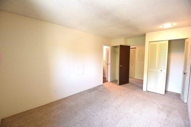 Building Photo - 3 Bedroom, 2 Bathroom Penthouse Condo in North Boulder.