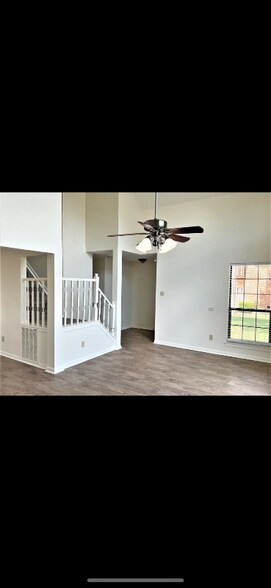 Building Photo - 1803 Shoreline Dr