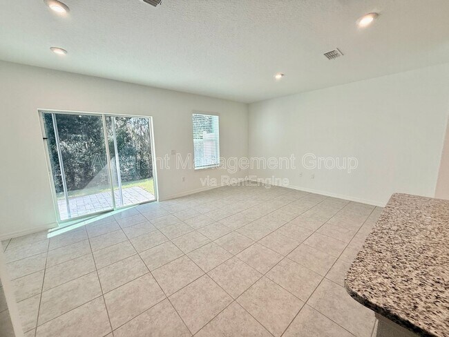 Building Photo - 1622 Fan Palm Dr