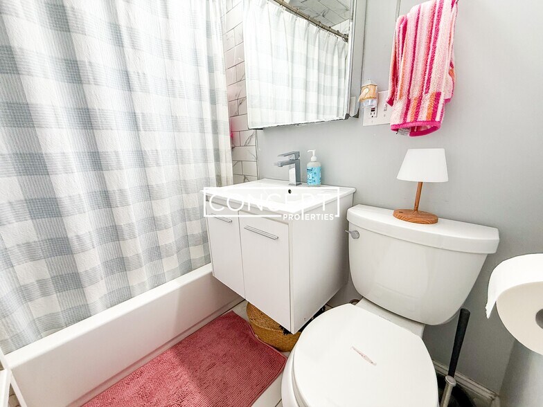 Building Photo - 22 Murdock St