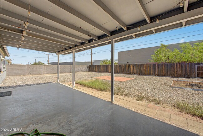 Building Photo - 6713 E Latham St