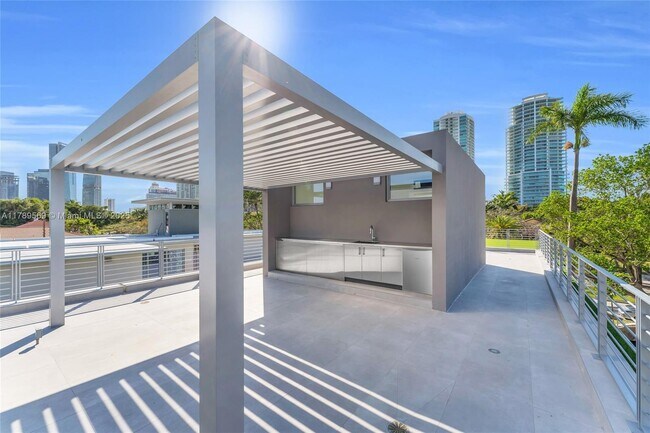 Building Photo - 2110 S Miami Ave