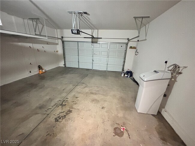 Building Photo - 3317 La Cascada Ave