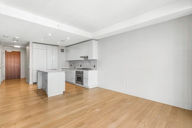 Building Photo - 133 Seaport Blvd