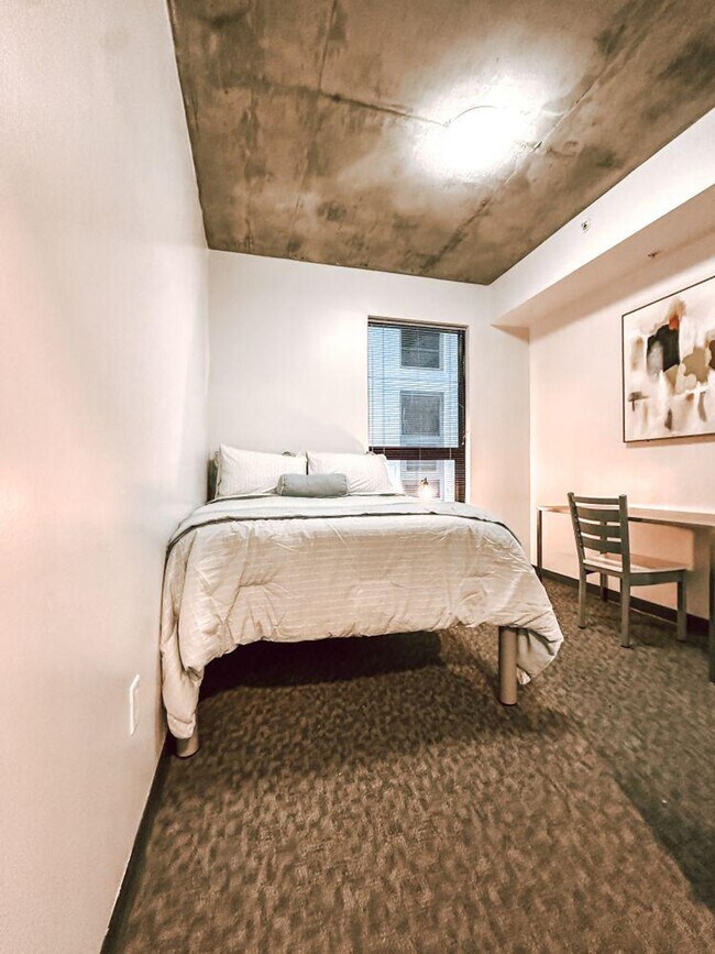 Building Photo - 1031 N Park Ave