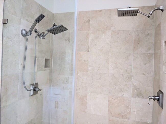 Building Photo - 6815 Bayridge Ter