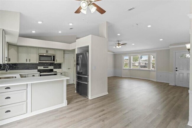 Building Photo - 613 Antelope Ln