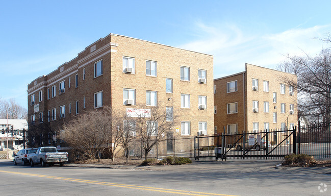 Building Photo - Crown Point Apartments