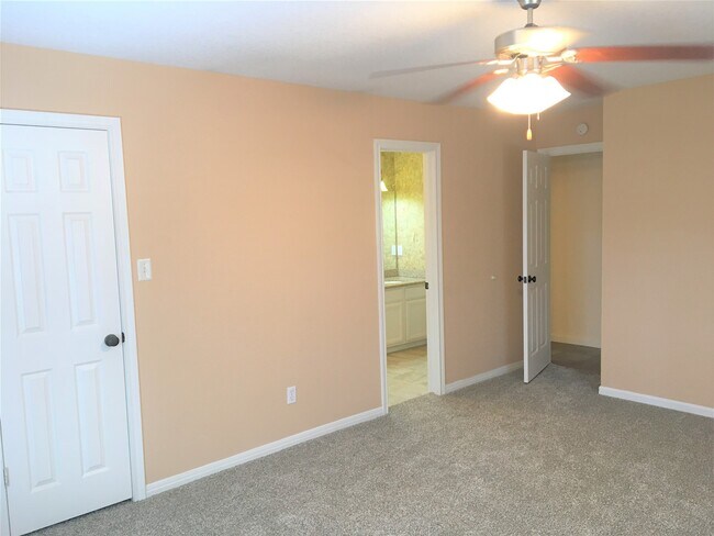 Building Photo - 12944 Orion Ct E