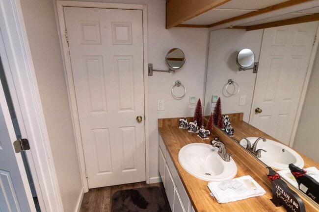 Building Photo - 3 Bedroom 2 Bathroom Condo in Big Bear Lake