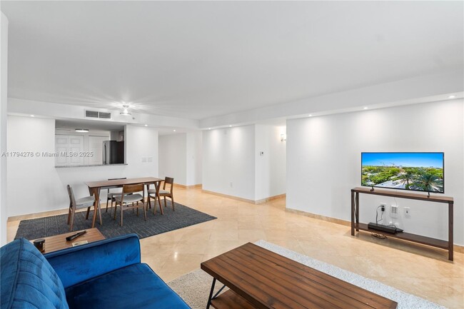 Building Photo - 2101 Brickell Ave