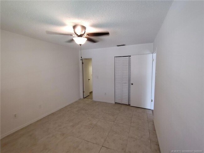 Building Photo - 950 S Kanner Hwy