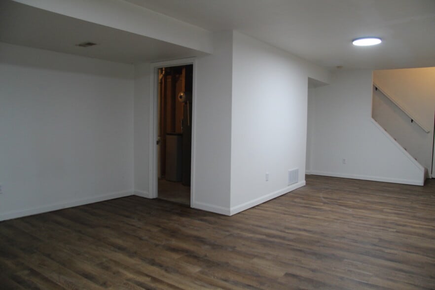 Building Photo - 2225 Columbus Cir