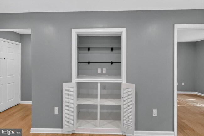 Building Photo - 7742 New Providence Dr