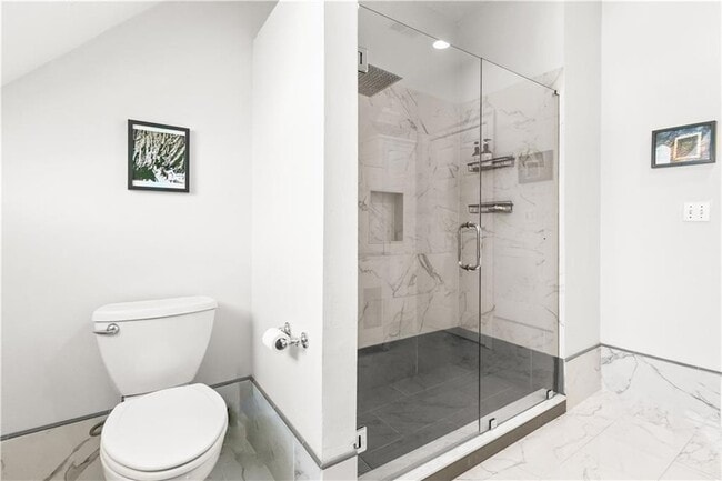 Building Photo - 565 Harold Ave NE