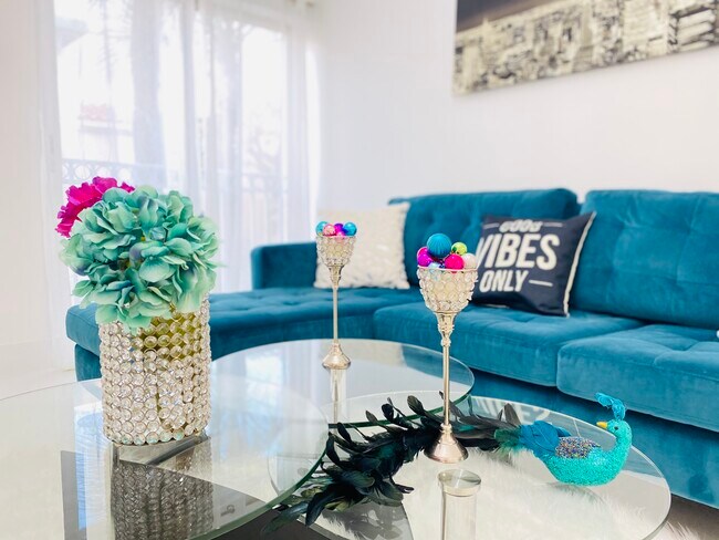 Building Photo - 8615 NW 5th Ter