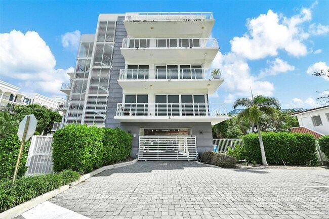 Building Photo - 1900 SE 2nd St