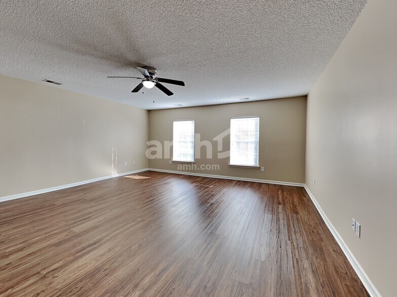 Building Photo - 235 Emerald Isle Dr