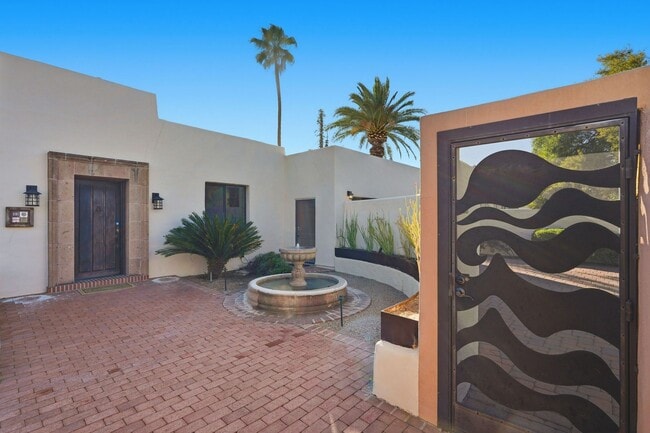 Building Photo - Elegant 3-Bedroom Home in Historic Tucson