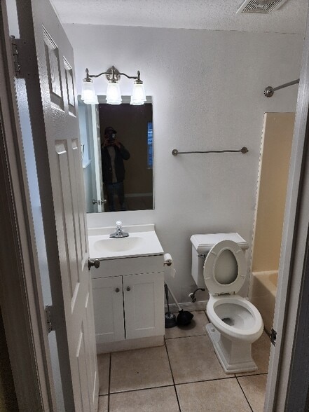 Building Photo - 2225 86th Ct