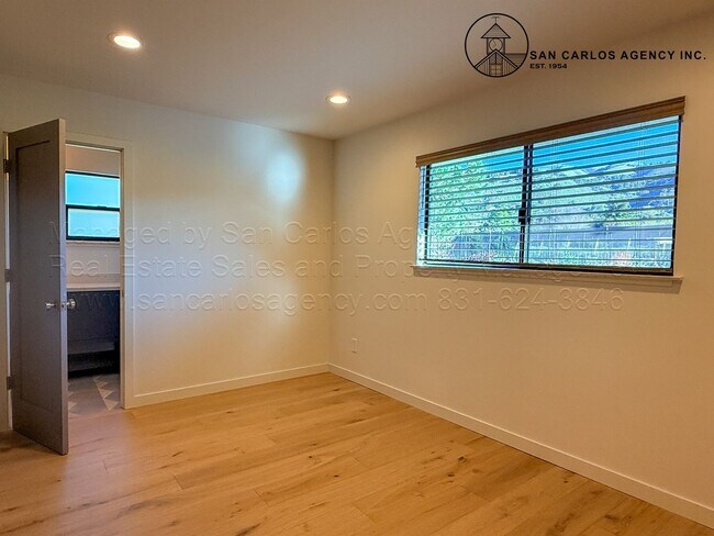 Building Photo - LESLA (I/O)