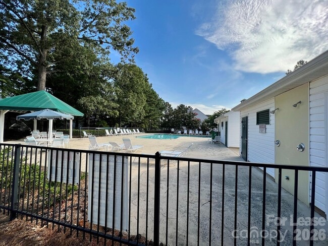 Building Photo - 8433 Southgate Commons Dr