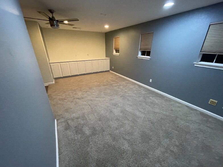Building Photo - 35682 Dulock Rd