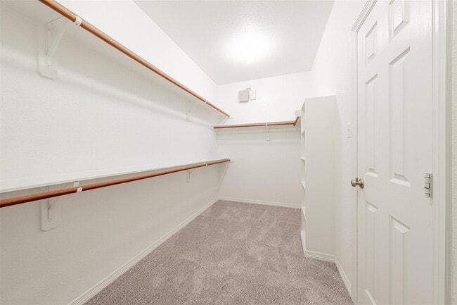 Building Photo - 13727 Charterhouse Way