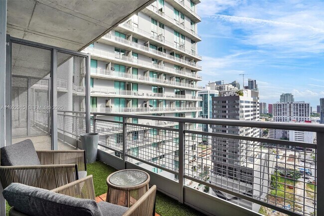 Building Photo - 690 SW 1st Ct