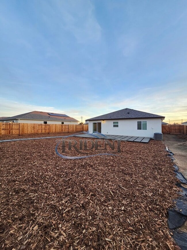 Building Photo - NEWER SOLAR HOME! This is a 3 bedroom, 2 bath house