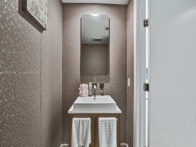 Building Photo - 3370 Hidden Bay Dr