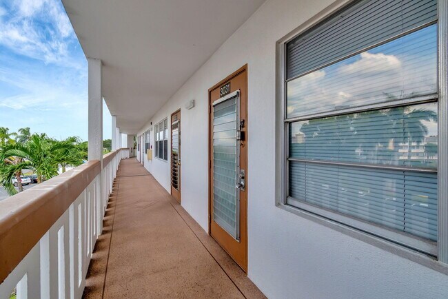 Building Photo - 3031 Cornwall B