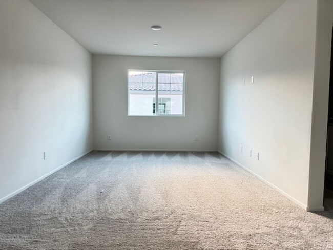 Building Photo - Newly built 5 + 3 With Solar! $4000/Month