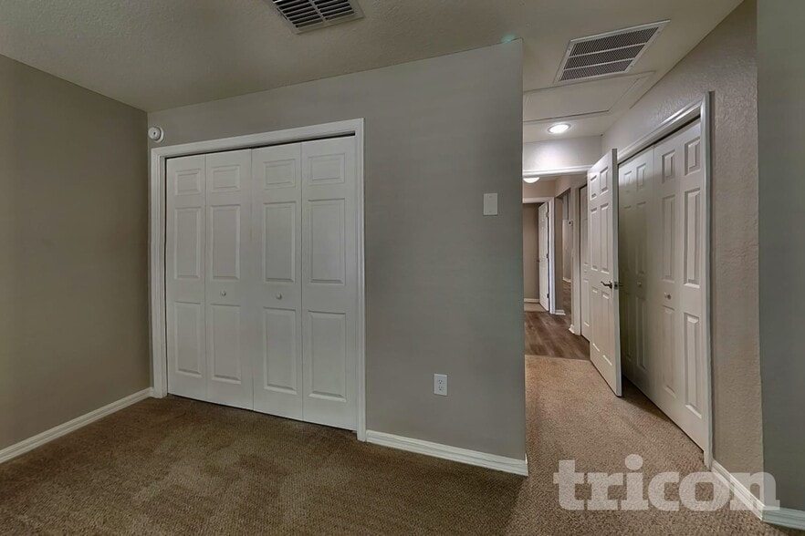 Building Photo - 921 Kingfisher Dr