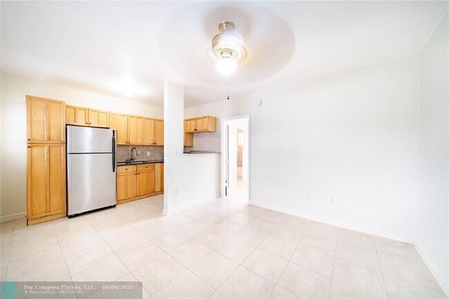 Building Photo - 3615 Thomas Ave