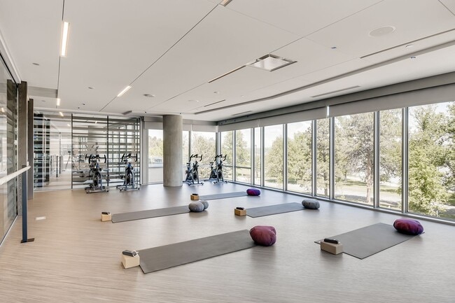 Building Photo - 1BD, 1.5BA Lakehouse Condo on the 6th Floor