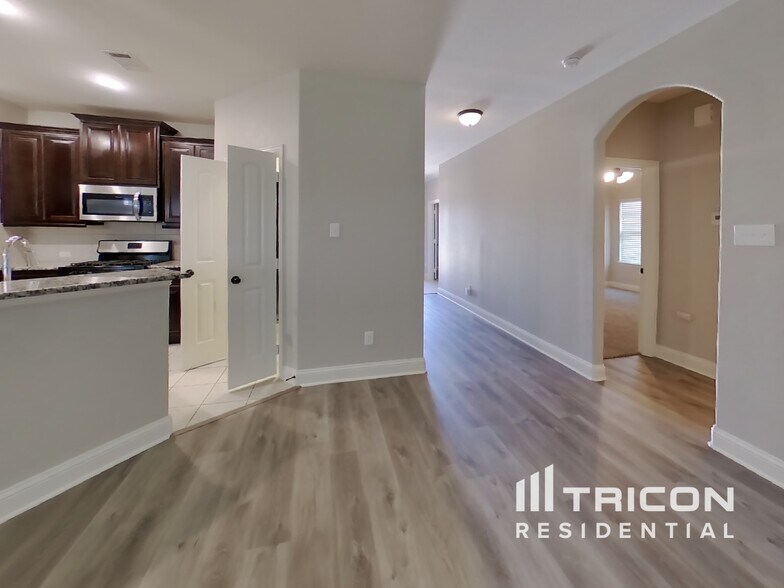 Building Photo - 509 Dogwood Dr