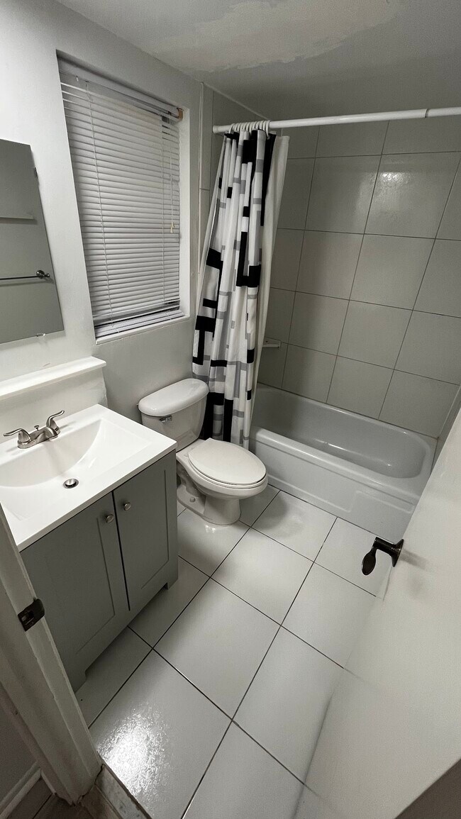 Building Photo - 7765 SW 86th St